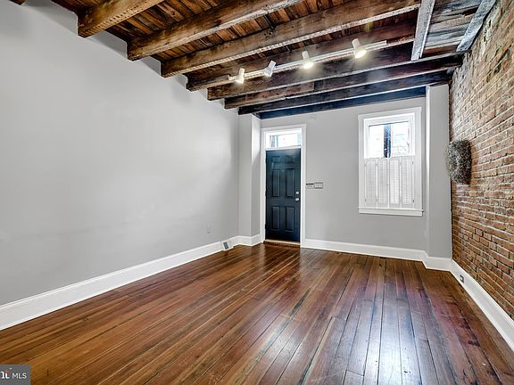 4th image of 1913 E Lombard St