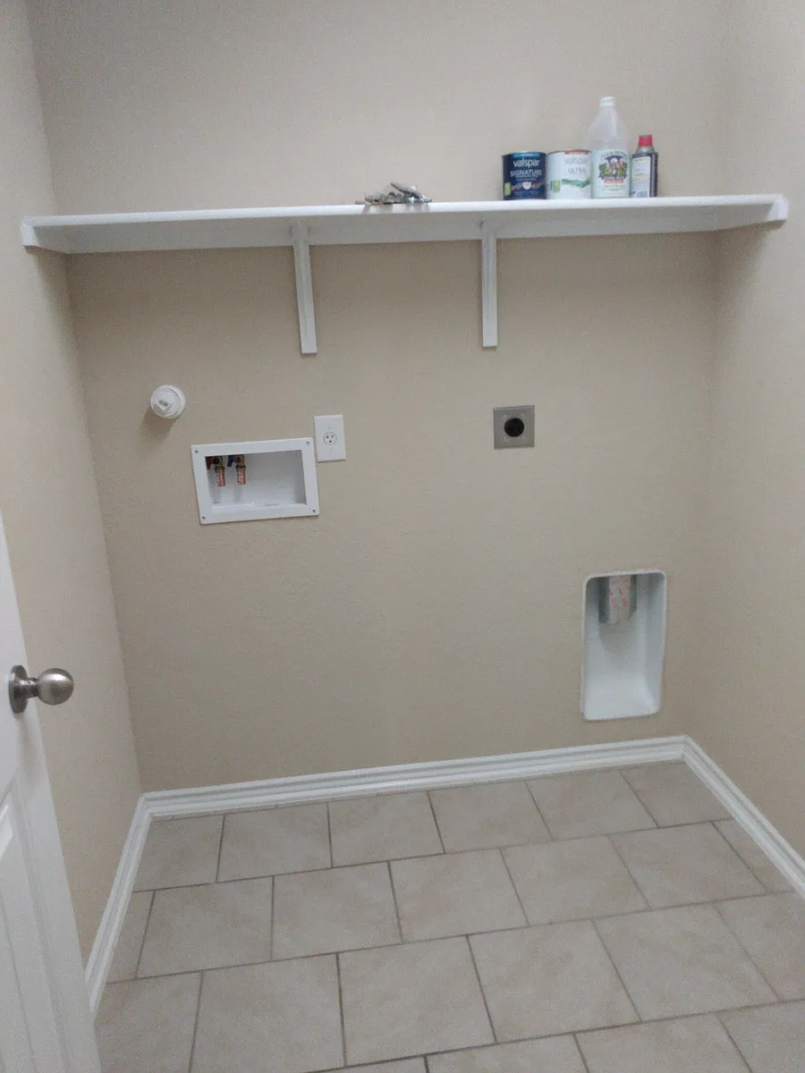 Indoor laundry room - 8817 Palmetto Fls