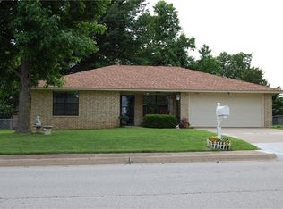 1702 Glen St, Springdale, AR 72762