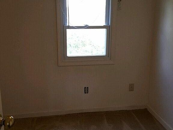 5th image of 135 Candleberry Ln