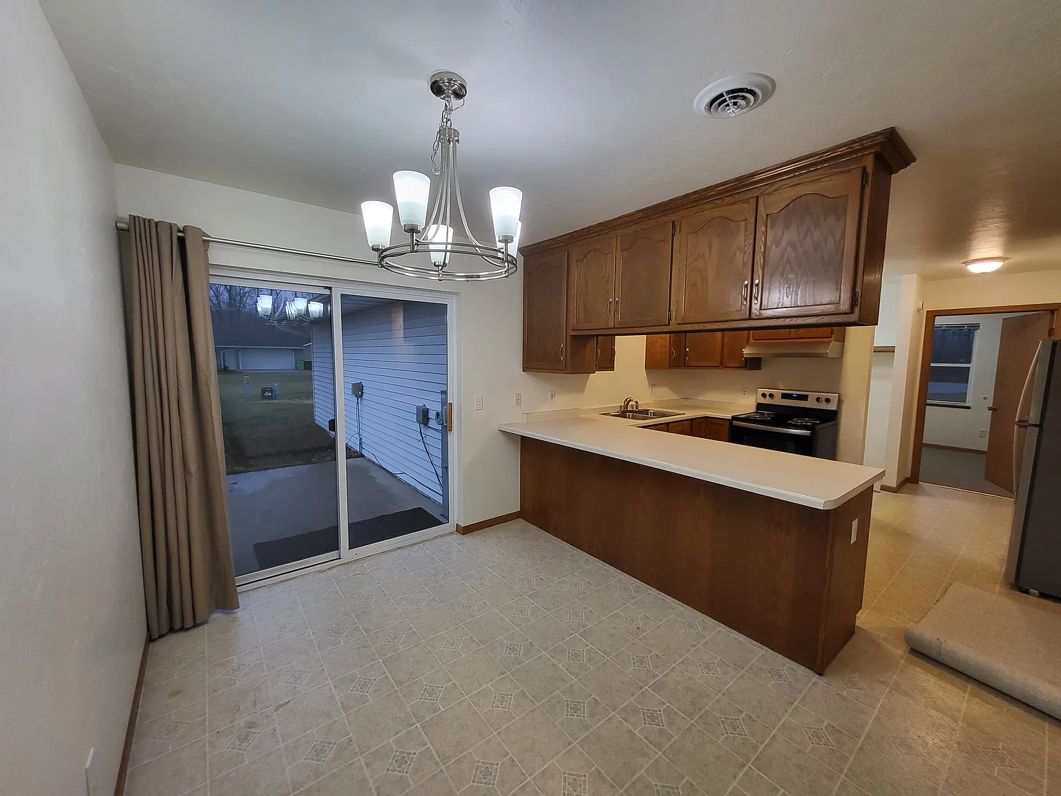 3 bed, 1400 sqft, $1,500 — Photo 4