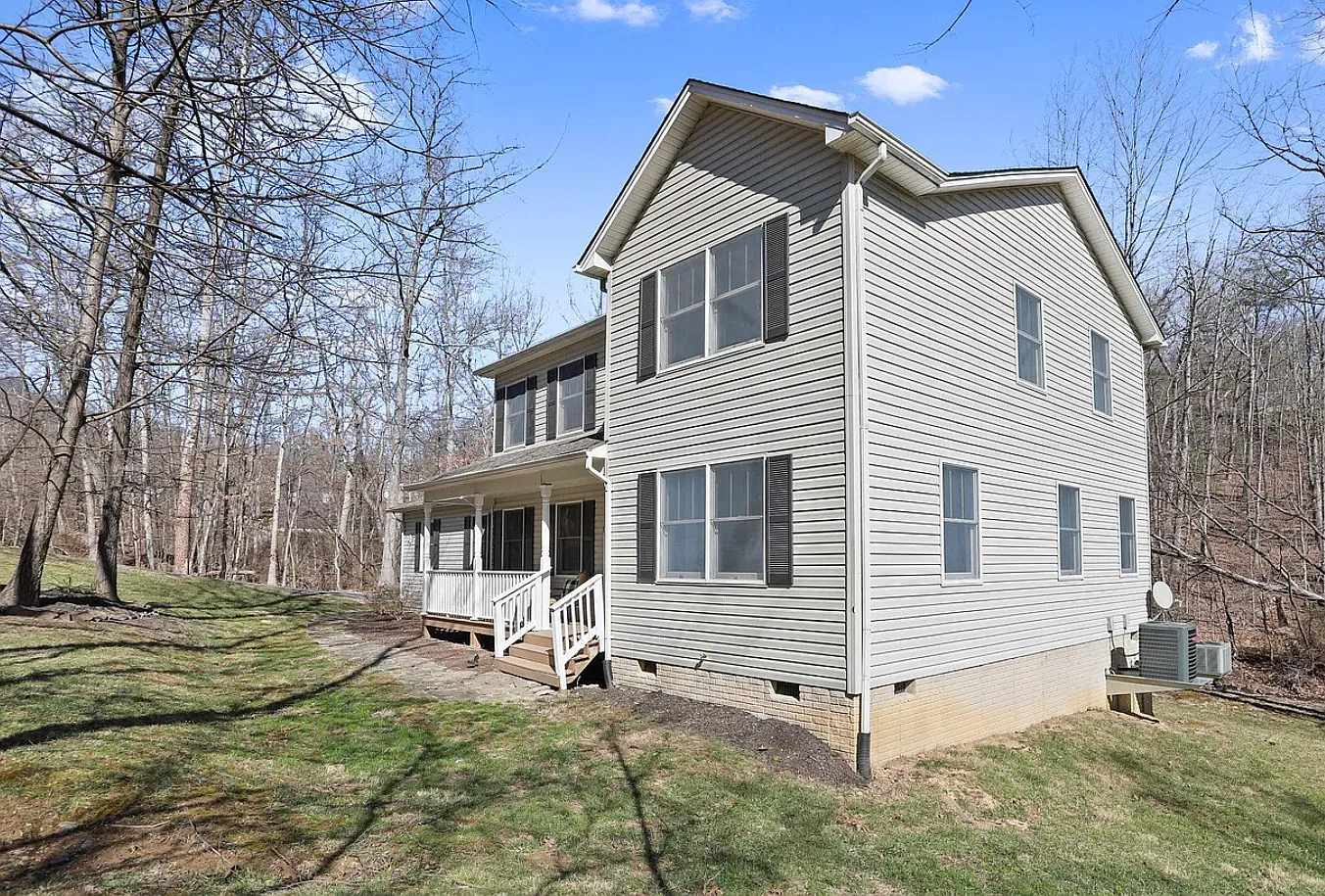 4 bed, 2012 sqft, $2,600 — Photo 3