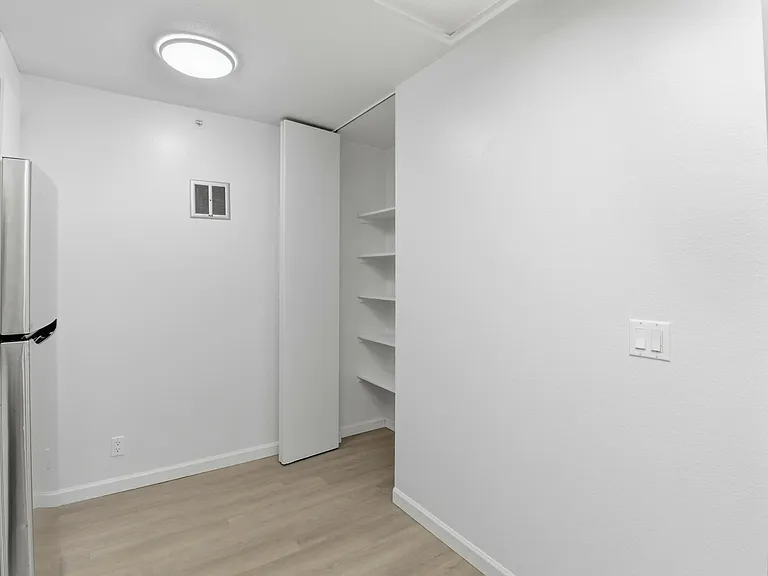 303 Philip Dr — Photo 15