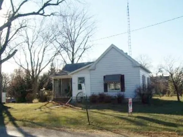 104 East St, Maquon, IL 61458