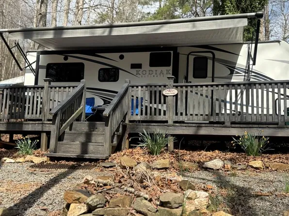 532 10th St, Ellijay, GA 30540