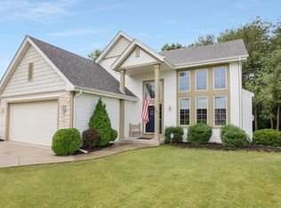 1260 Shoal Ridge Rd, Oconomowoc, WI 53066