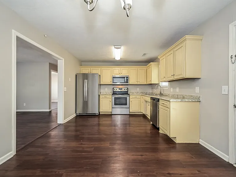 222 Hermitage Dr — Photo 8