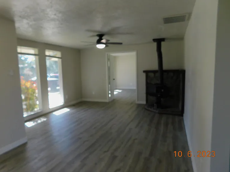 132 N Riverside Dr — Photo 6