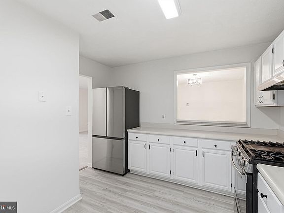 4th image of 10120 Oakton Terrace Rd