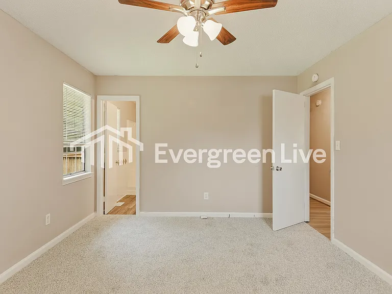 5246 Briarwood Cir — Photo 13