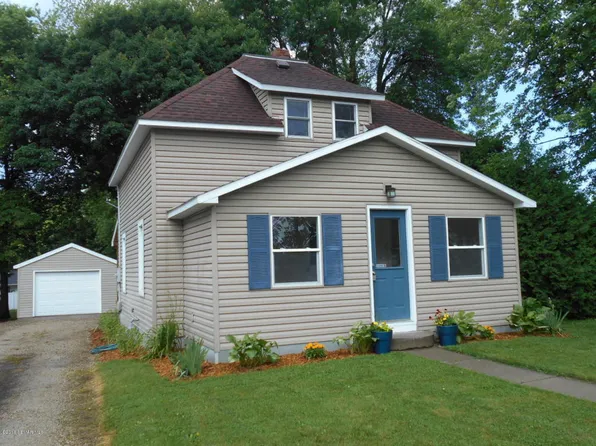 230 5th St SW, Plainview, MN 55964