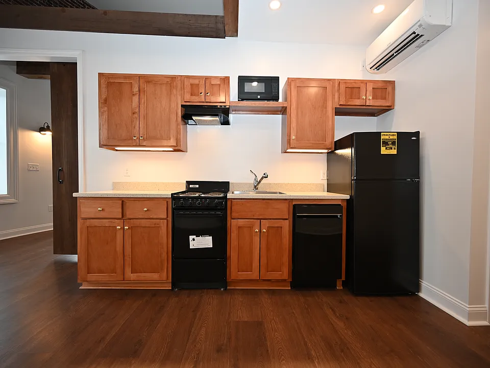 10 S Main St #4