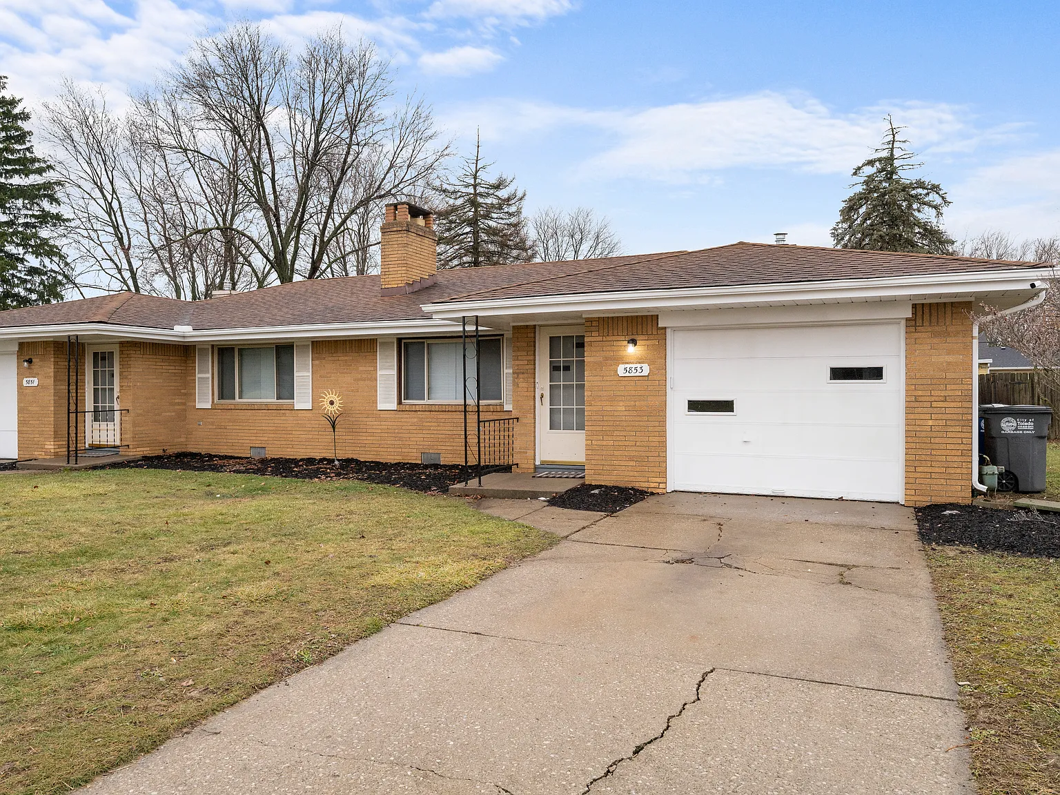 3 bed, 1000 sqft, $1,700 — Photo 1