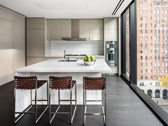 4th image of 503 W 24th St #7