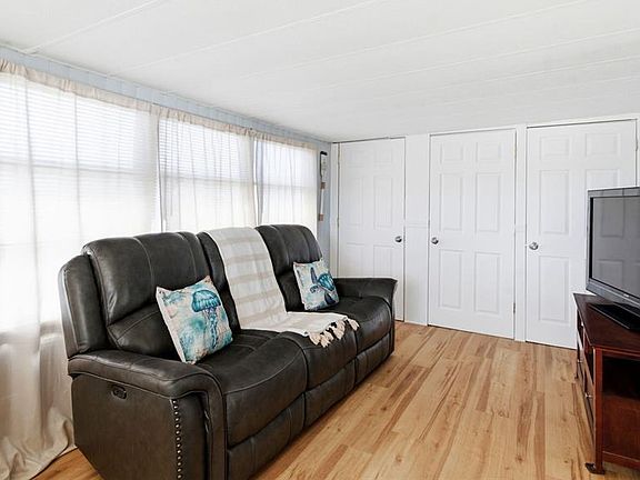 3rd image of 10913 Liberty Dr