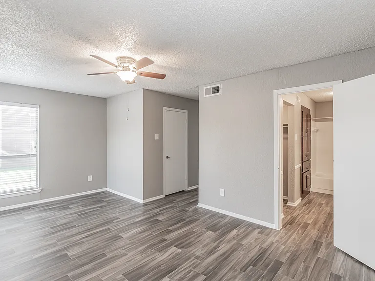 Station 121 at Town Center Apartments — Photo 222