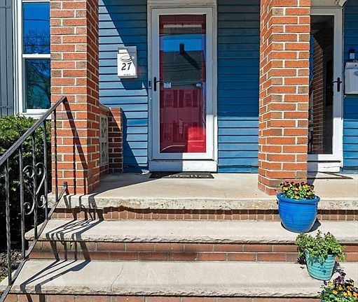 4th image of 27 Riverdale St #27