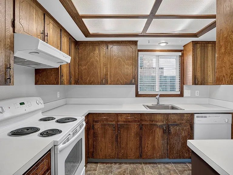 785 SW Bella Vista Pl — Photo 8