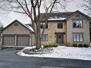 6800 Scotch Pine Trl, Darien, IL 60561