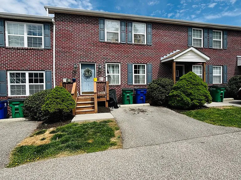130 Hunters Rdg — Photo 1