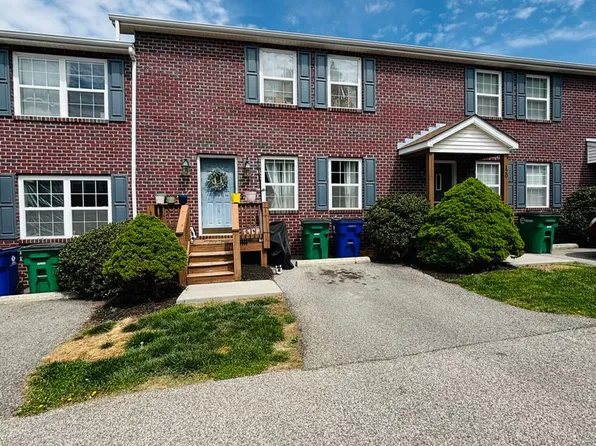 130 Hunters Rdg, Christiansburg, VA 24073