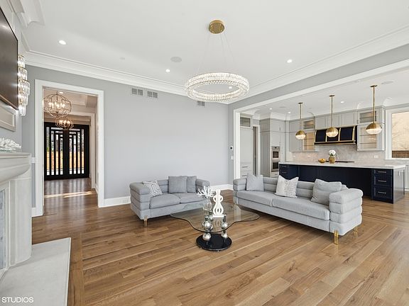 5th image of 585 Longwood Ave