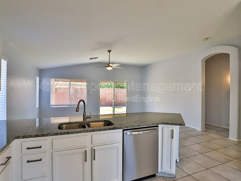 15606 N 33rd Pl — Photo 9