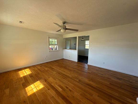 4th image of 92 Mercer Dr