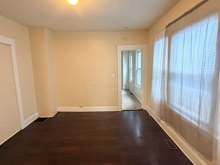 103 Sheffield Ave #1-0 — Photo 4