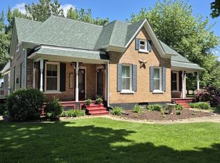 123 W Maple St, Franklin Grove, IL 61031