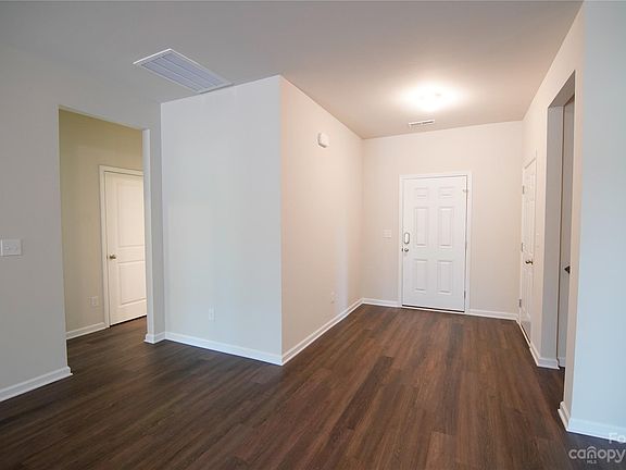 2nd image of 104 Preston Trl