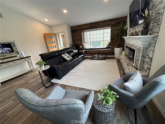 3rd image of 4814 Hartwick Rd