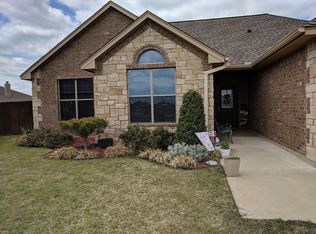 608 N Mountain Meadow Dr, Cache, OK 73527