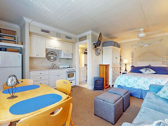 5th image of 900 Wesley Ave #206