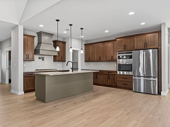 5th image of 634 Longstreet Dr