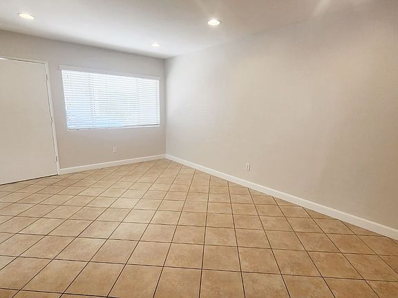 Living room - view 2