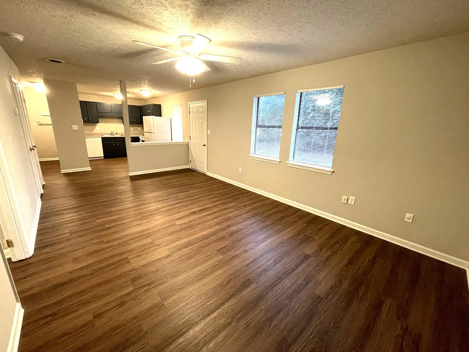 2 bed, 850 sqft, $1,400 — Photo 3