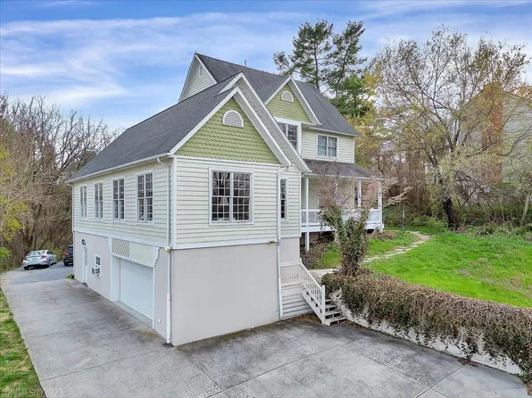1305 Lawrence St, Radford, VA 24141