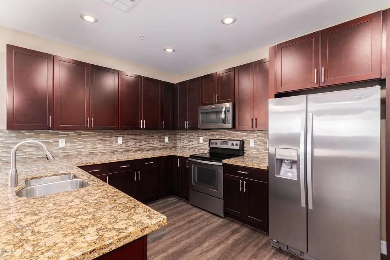 3 bed, 2.5 bath, 1558 sqft, $2,375 — Photo 3