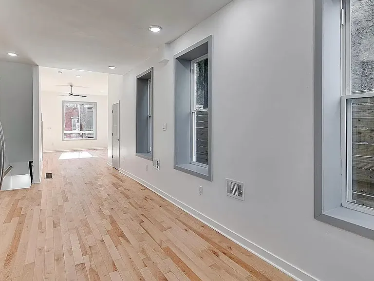 1719 Arlington St — Photo 5