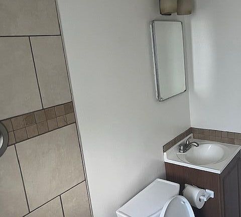 3rd image of 3605 E Lee St