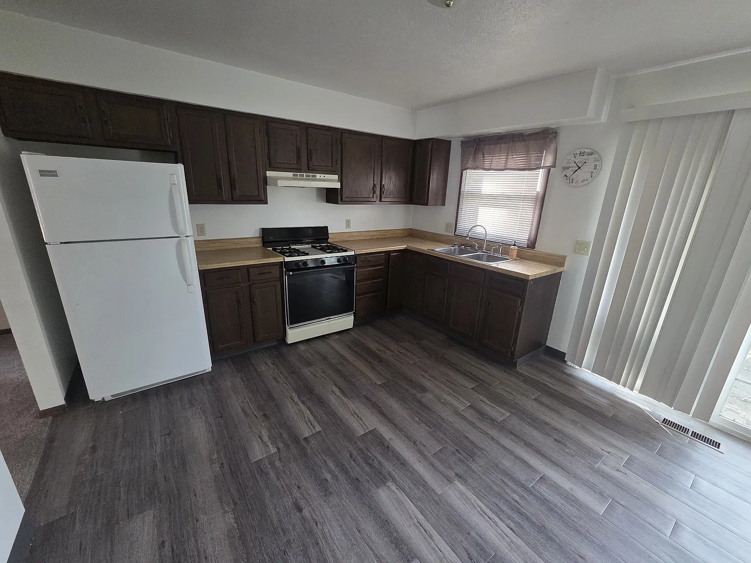 2 bed, 900 sqft, $1,250 — Photo 3