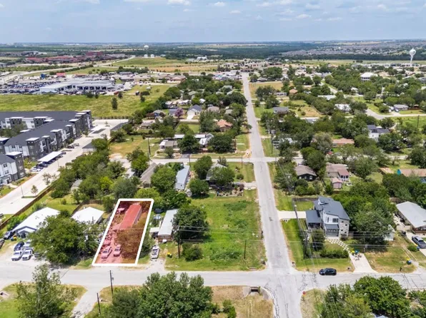 305 E Eggleston St, Manor, TX 78653