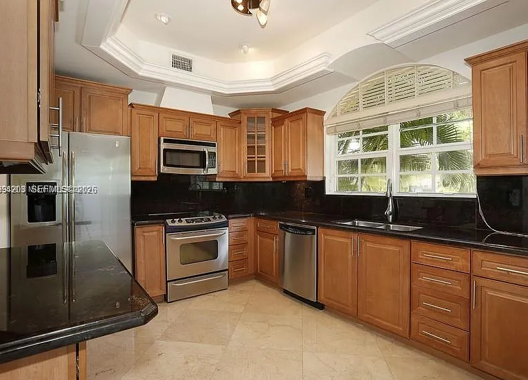 592 Fernwood Rd #B — Photo 11