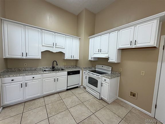 3rd image of 7000 Givens Ct