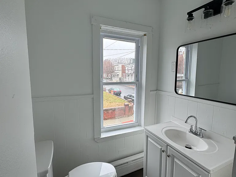 1406 W 2nd St — Photo 5