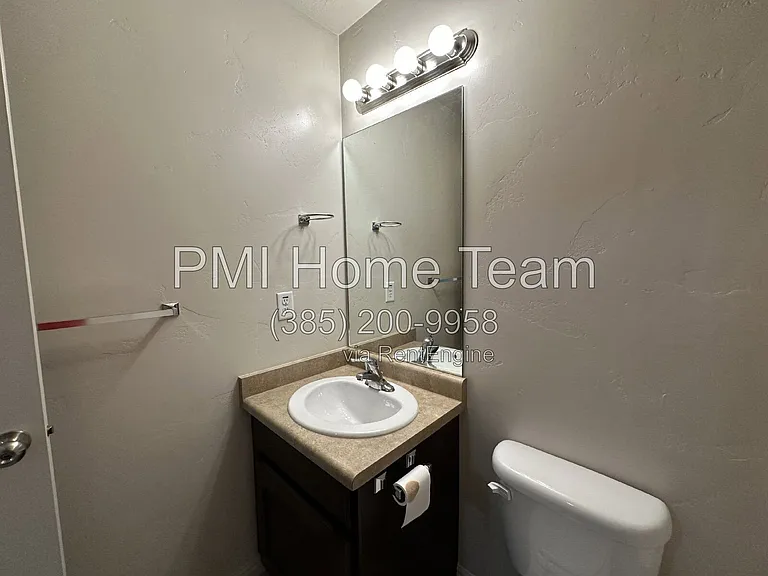 2414 S Andover St — Photo 12