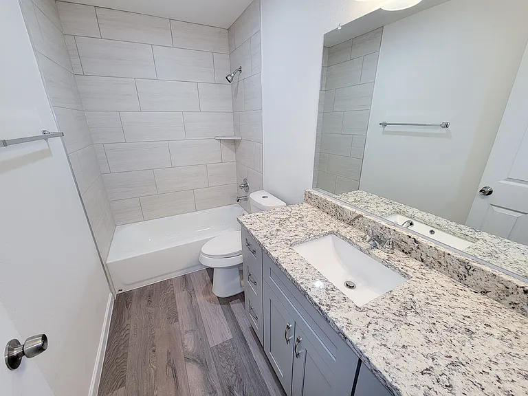 413 S Market St — Photo 26