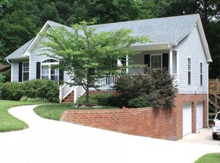 562 Brookhaven Dr, Winston Salem, NC 27107