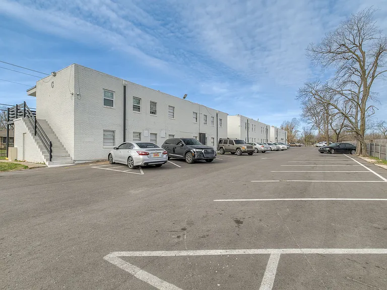 Meridian Apartments — Photo 42